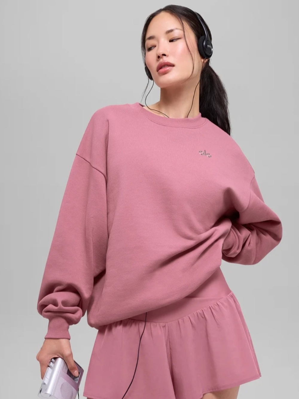 Alo Accolade Crewneck Sweatshirt in Dusty Rose size M